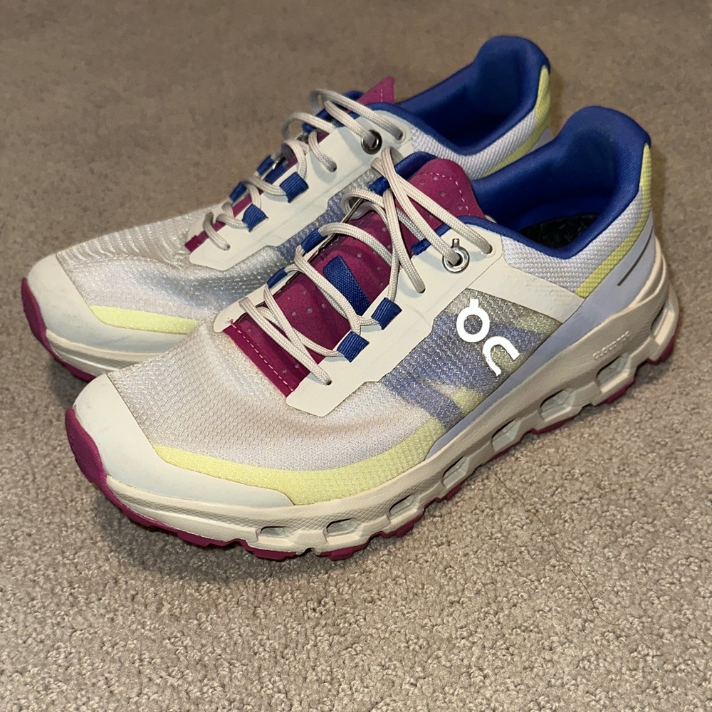Like New! On Running Cloudvista Women's Athletic Sneakers